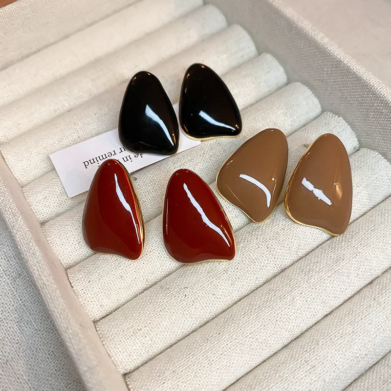 

New Simple Geometric Triangle Red Black Enamel Stud Earrings For Women Vintage Jewelry Boucle d’oreille Femmes Bijoux