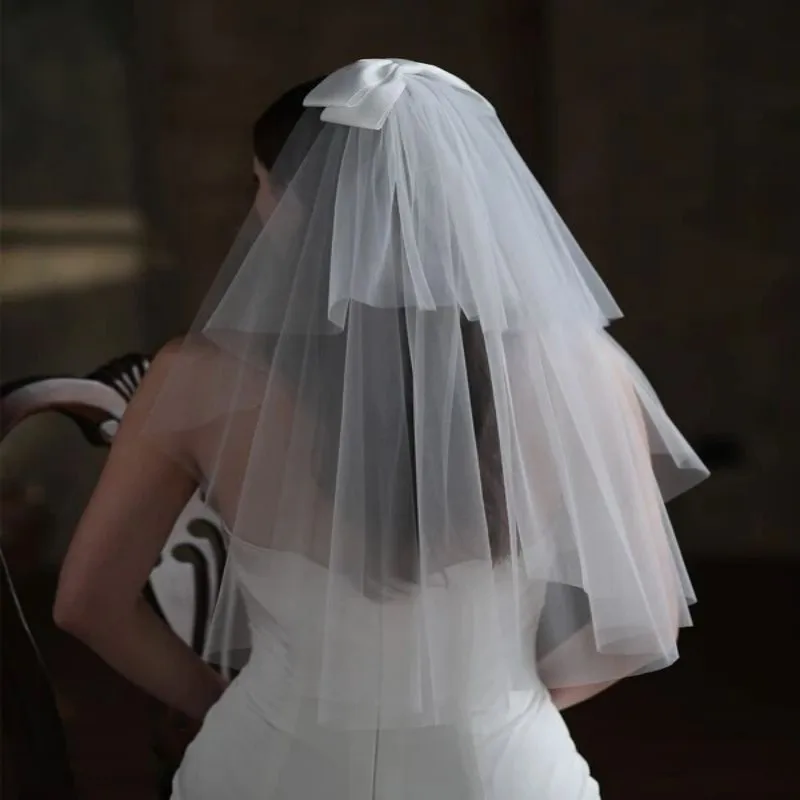 

Bride wedding veil lace Bows adorn the head yarn with elegant ribbons of pure white intellectuality Bow Decor Bridal Veil