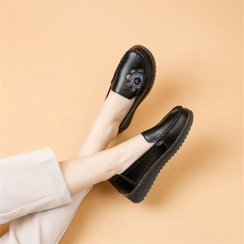 2023  nurse woman flat shoes embroidered leather moccasins women's summer loafers mom slip on flats long standing shoes female