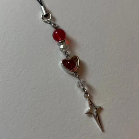 Красный сердцевидный брелок Северная Звезда