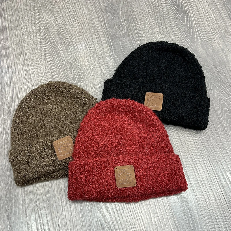 2024 новая кожаная шерстяная шапка с биркой женская осенне-зимняя теплая