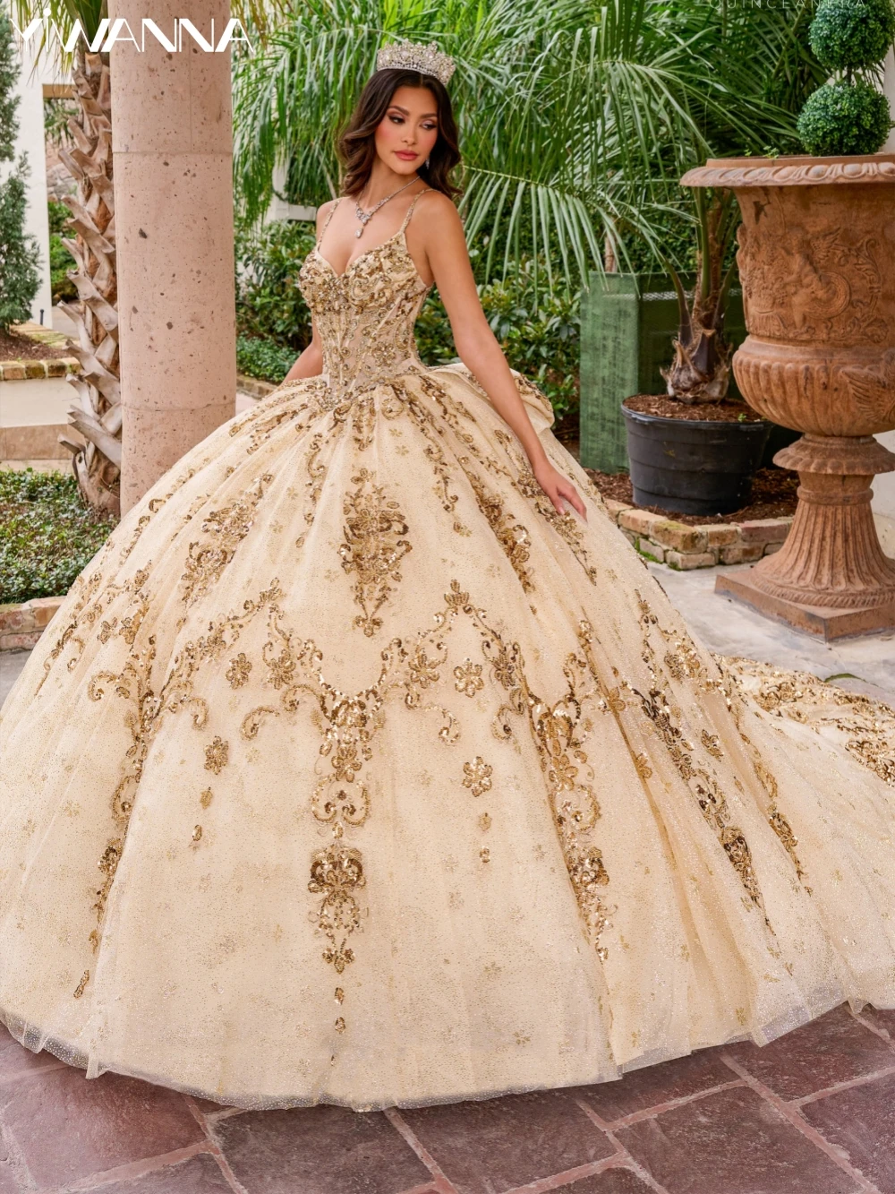 Золотые аппликации на тонких бретельках Quinceanrra платья для выпускного вечера