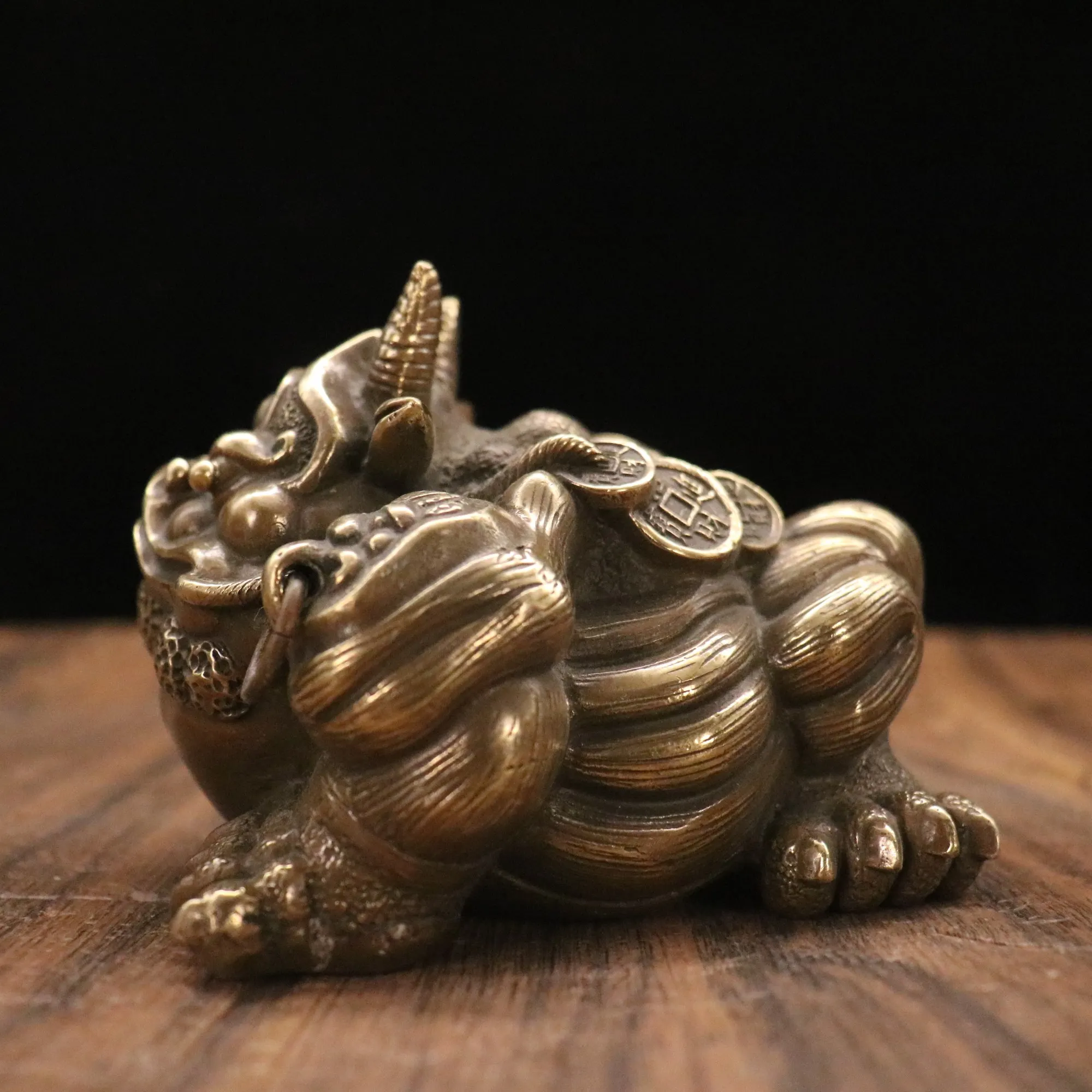 

4" Tibetan Temple Collection Old Bronze Patina Jinchan coin three-legged toad unicorn ornament Gather fortune Town house