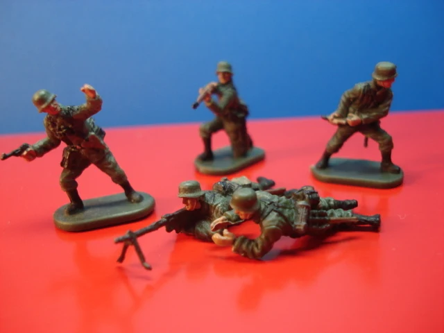 

Miniature model 1/72 painted ww2 germman soldiers 5pcs/set