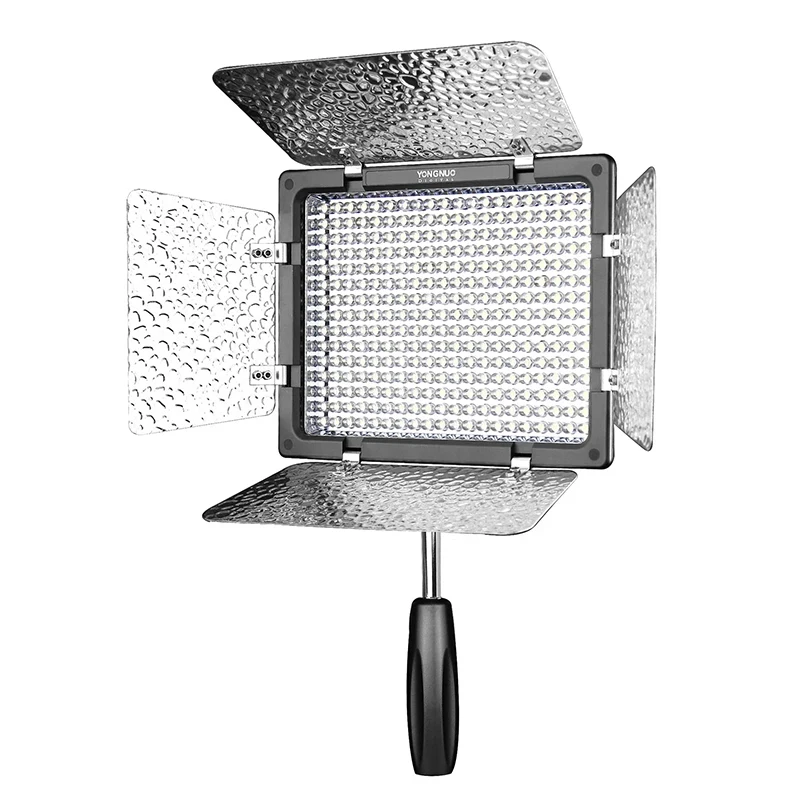 Фото Светодиодный видеосвет YONGNUO YN300 III 3200-5600K для фотостудии, портретной съемки, видеоблогинга, прямых трансляций и интервью №4