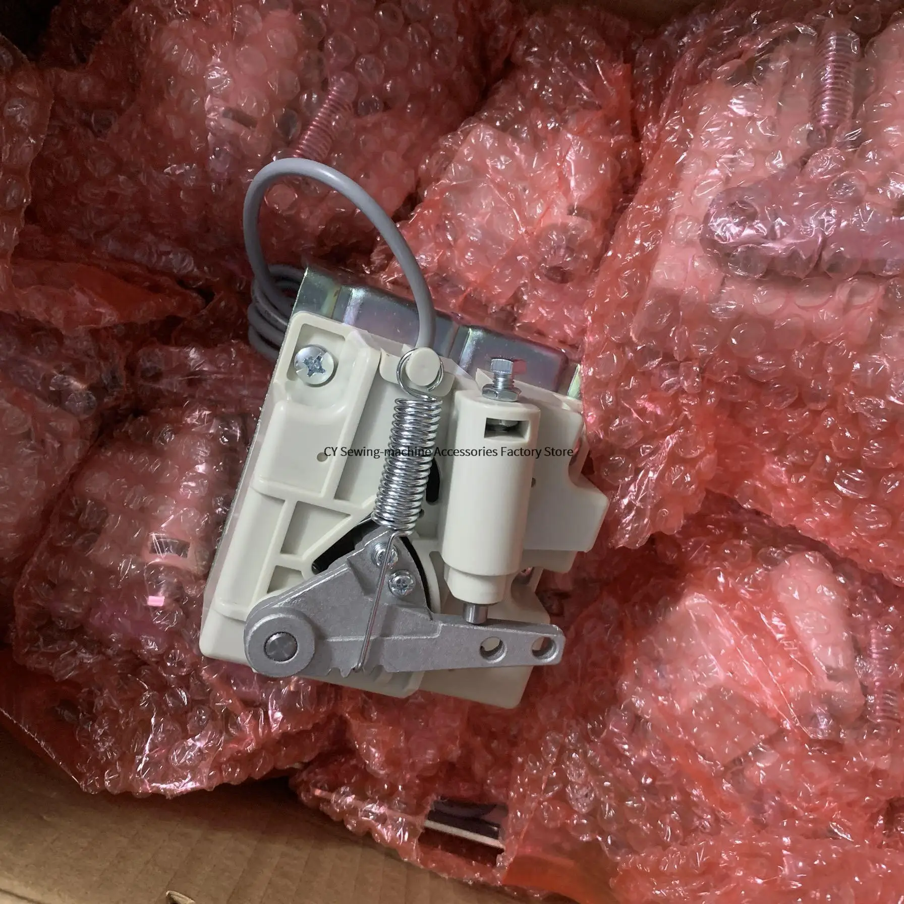 

1PCS New Original Pedal Foot Control Speed Controller Qixing Universal for Juki 8100B 8000A Industrial Flat Lockstitch Sewing