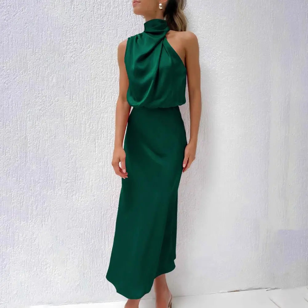 

Платье-миди атласное с открытыми плечами и воротником-халтером