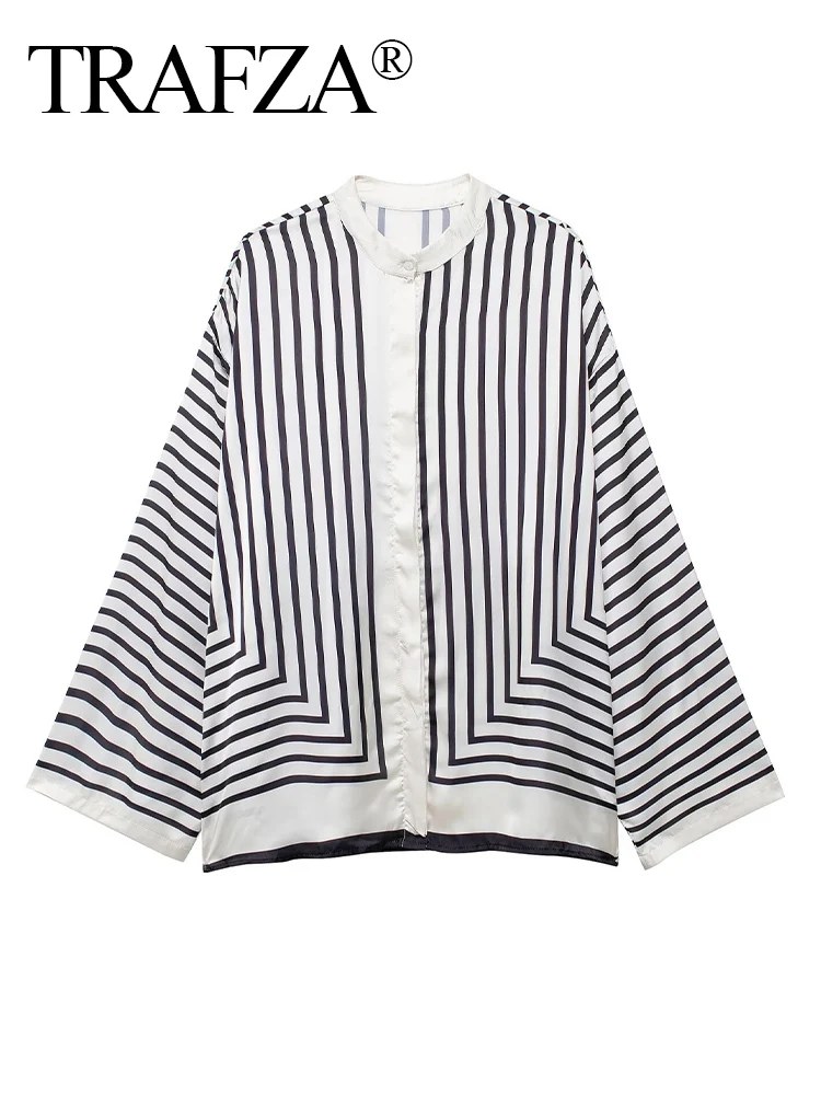 Блузка женская однобортная в полоску с круглым вырезом и длинным рукавом