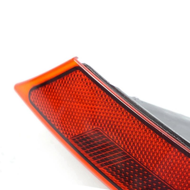 

LR082084 LR082083 Rear Bumper Reflector Light ABS Rear Fog Light Automobile For Land Rover Discovery 5 17-20