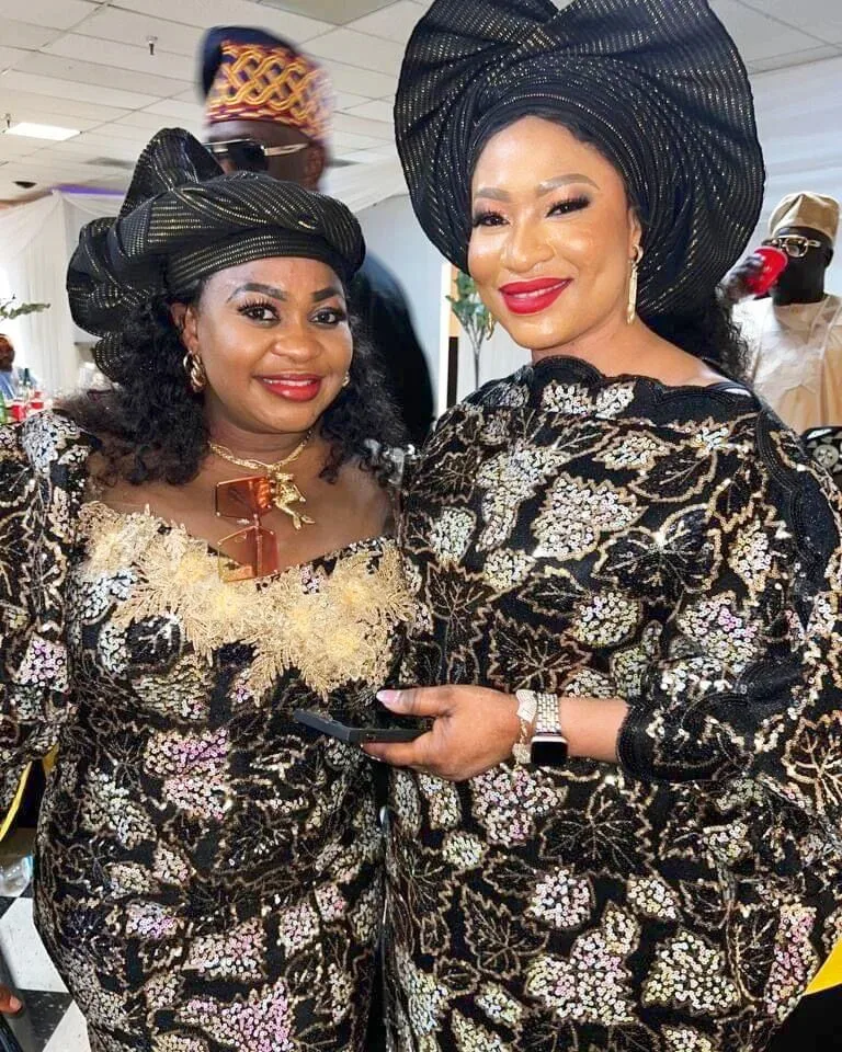 

2022 New Design African Lace Fabric Embroidery High Quality Sequins Nigerian Velvet Lace Fabric For Wedding