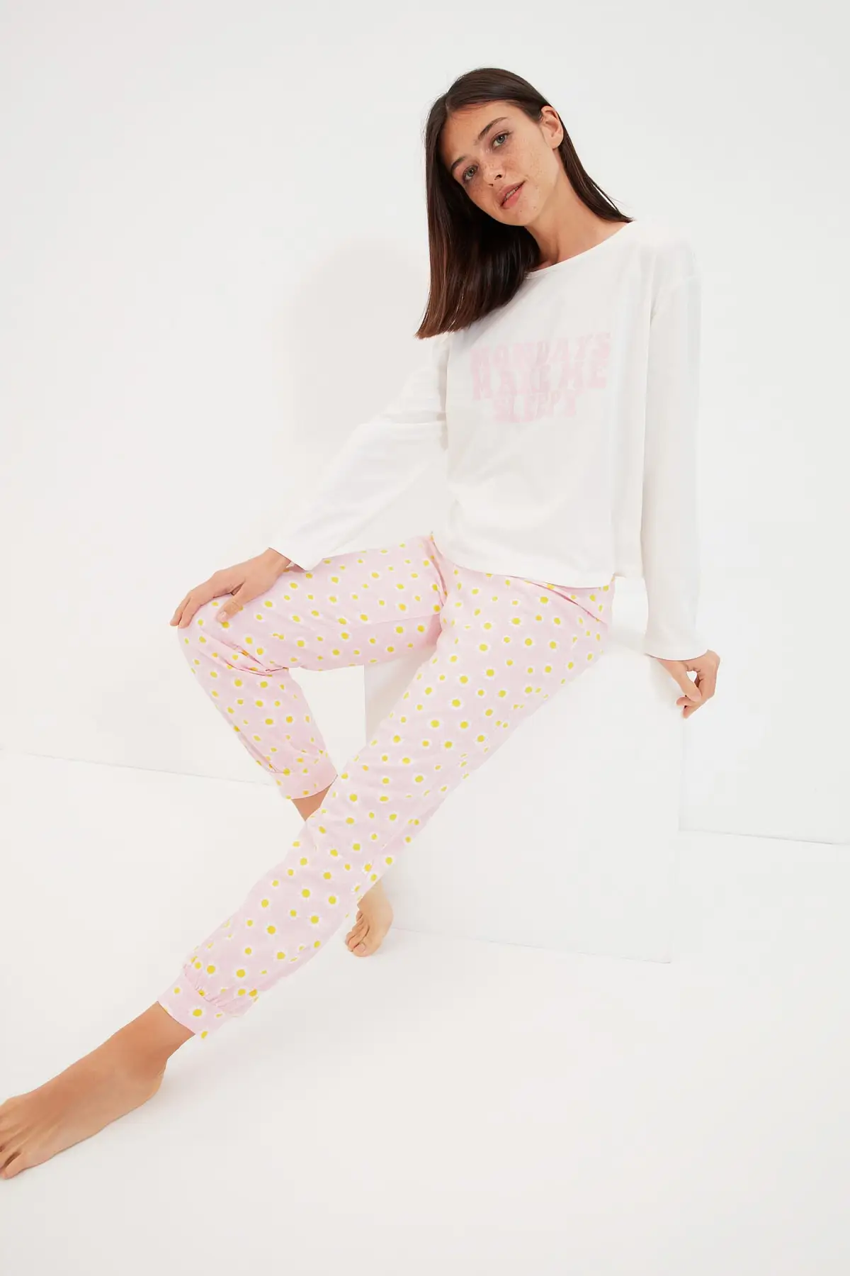 

Trendyol Slogan Printed Knitted Pajamas Set THMAW22PT0252