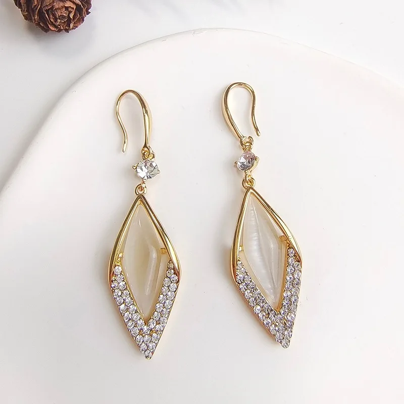 

Opal Light Luxury Diamond Studded Diamond Shaped Earrings Femininity Small Round Face Thin Earrings Earrings Wholesale