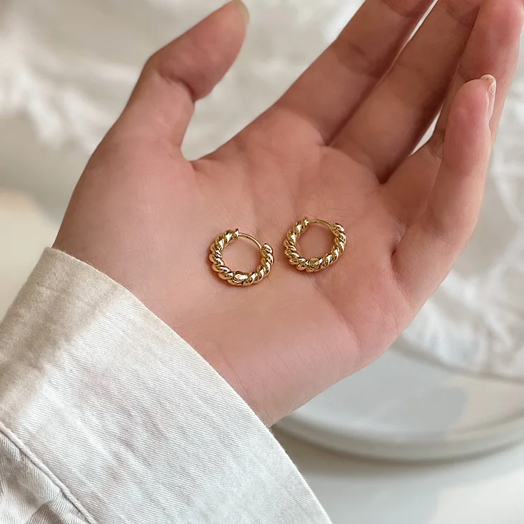 

Punk Cuff Earrings hoop Vintage Twist Minimalist Round Geometric Piercing Ear Rings For Girl 2022 Charm Jewelry Korean Classic