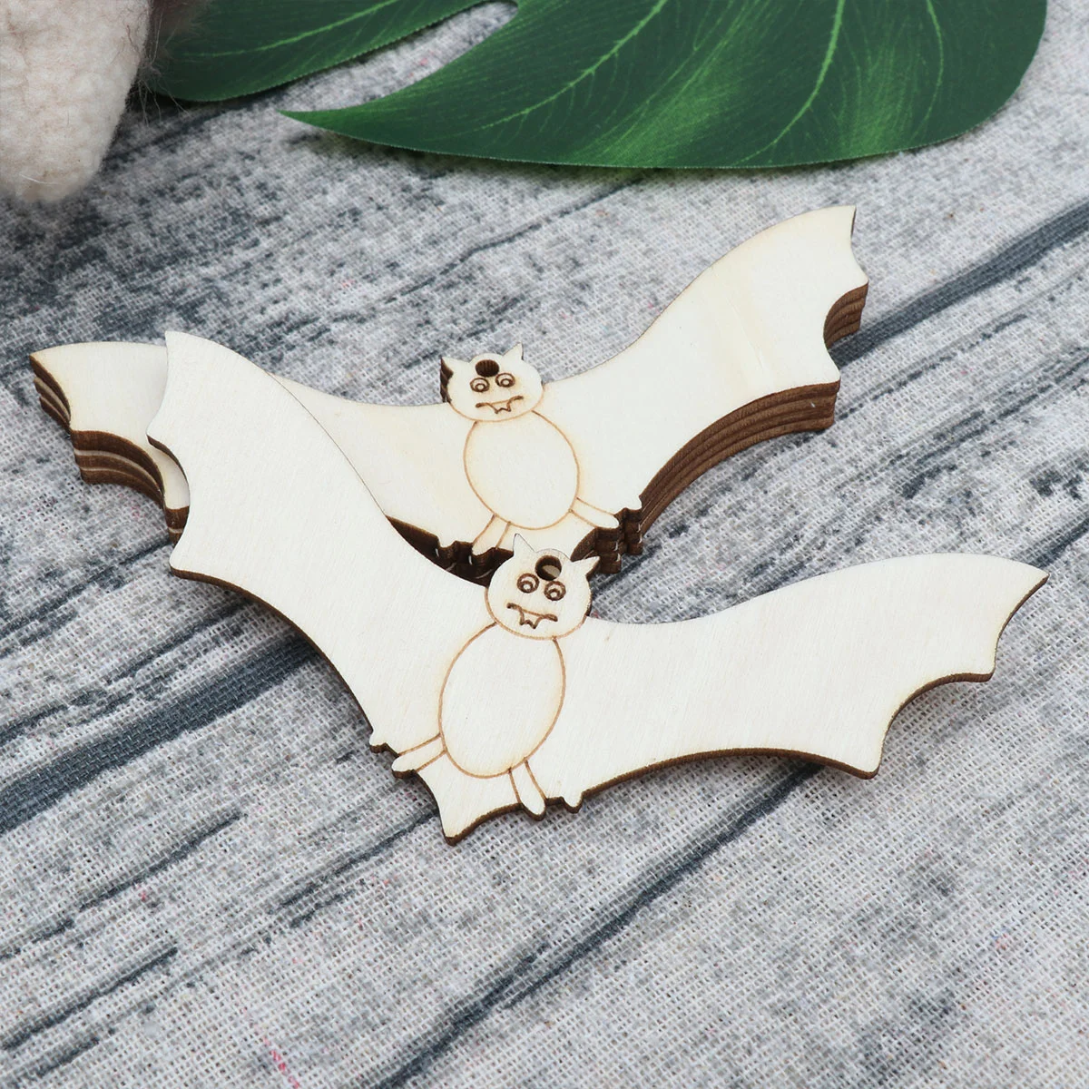 

20pcs Wooden Pendant, Bat Pendant with Lanyard for and Diy Crafts