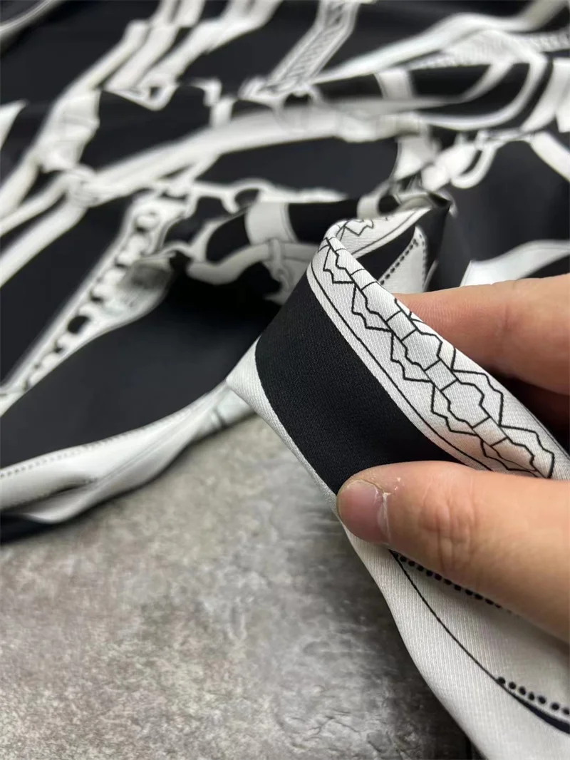 Модная черная белая цепочка Цветочная позиция шелковая ткань Женская Роскошная