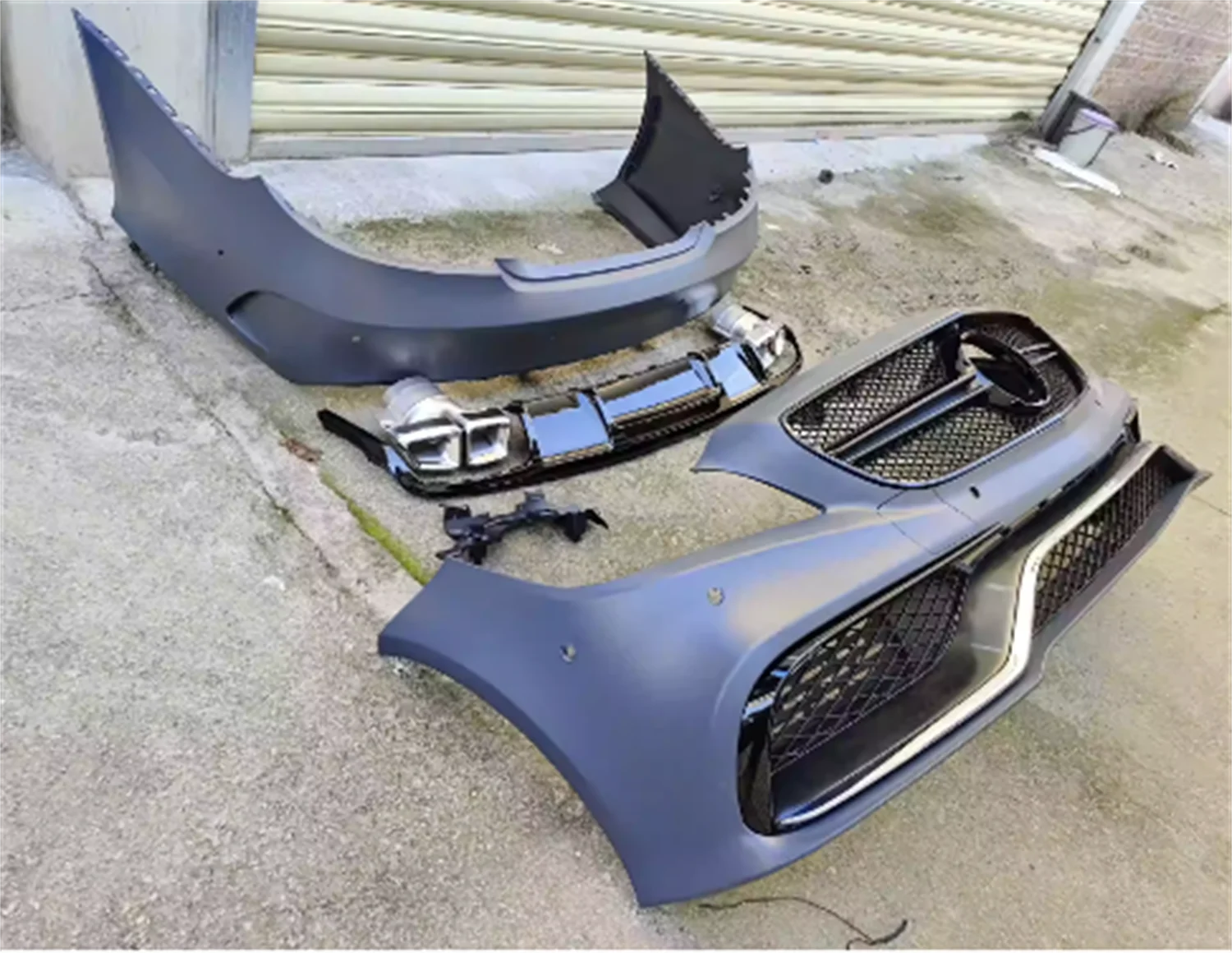 Комплект для переднего и заднего бампера Mercedes Benz W218 CLS CLS63