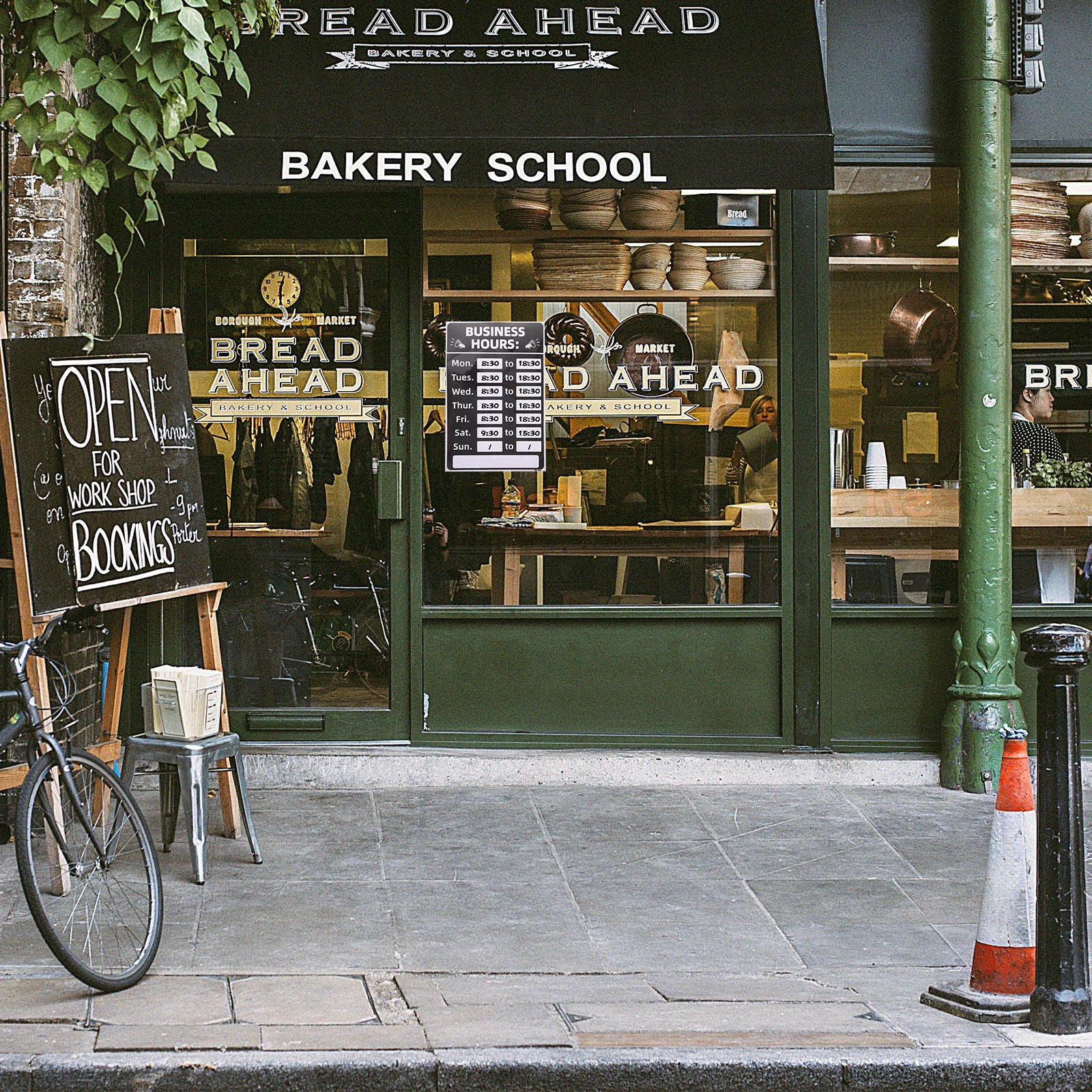 Знак деловых часов прочная клейкая наклейка из ПВХ для четкого времени открытия