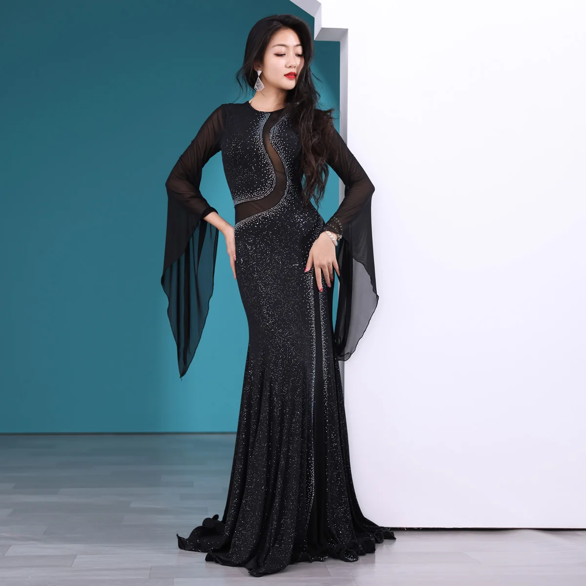 

Stage Performance Sexy Long Maxi Stretch Dress Belly Dance Saidi Beledi Iraq Khaleeji Thobe Dress with Trumpet Sleeves