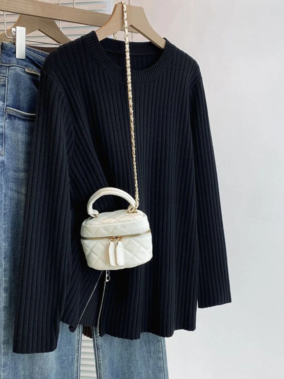 Maillard свитер с круглым вырезом и разрезом на молнии плечах вязаный женский