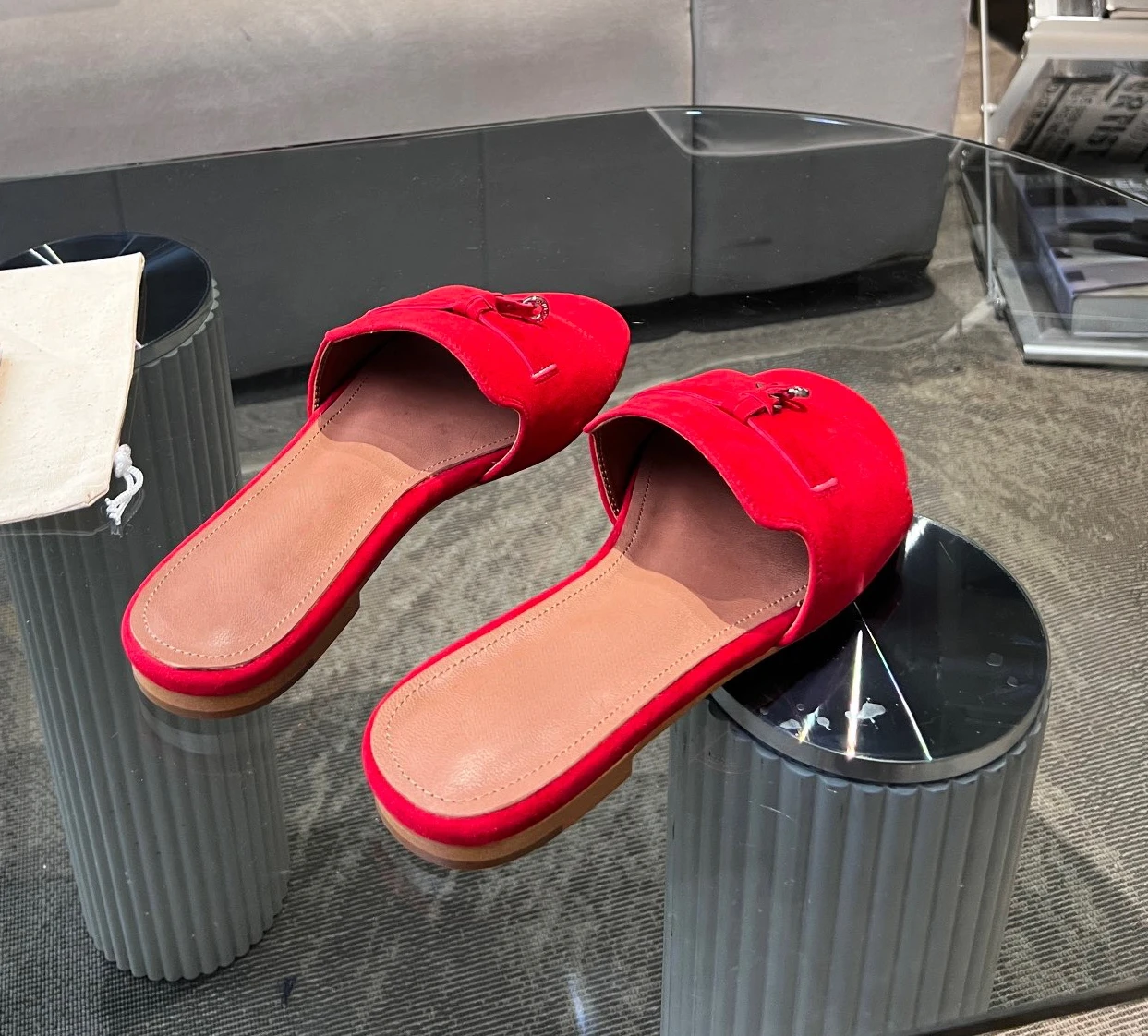 Ostrich Leather Flat Slippers Women Metal Lock Casual Mules Ladies Flip Flops Flat Sandals Slip On Beach Slides Woman Slippers