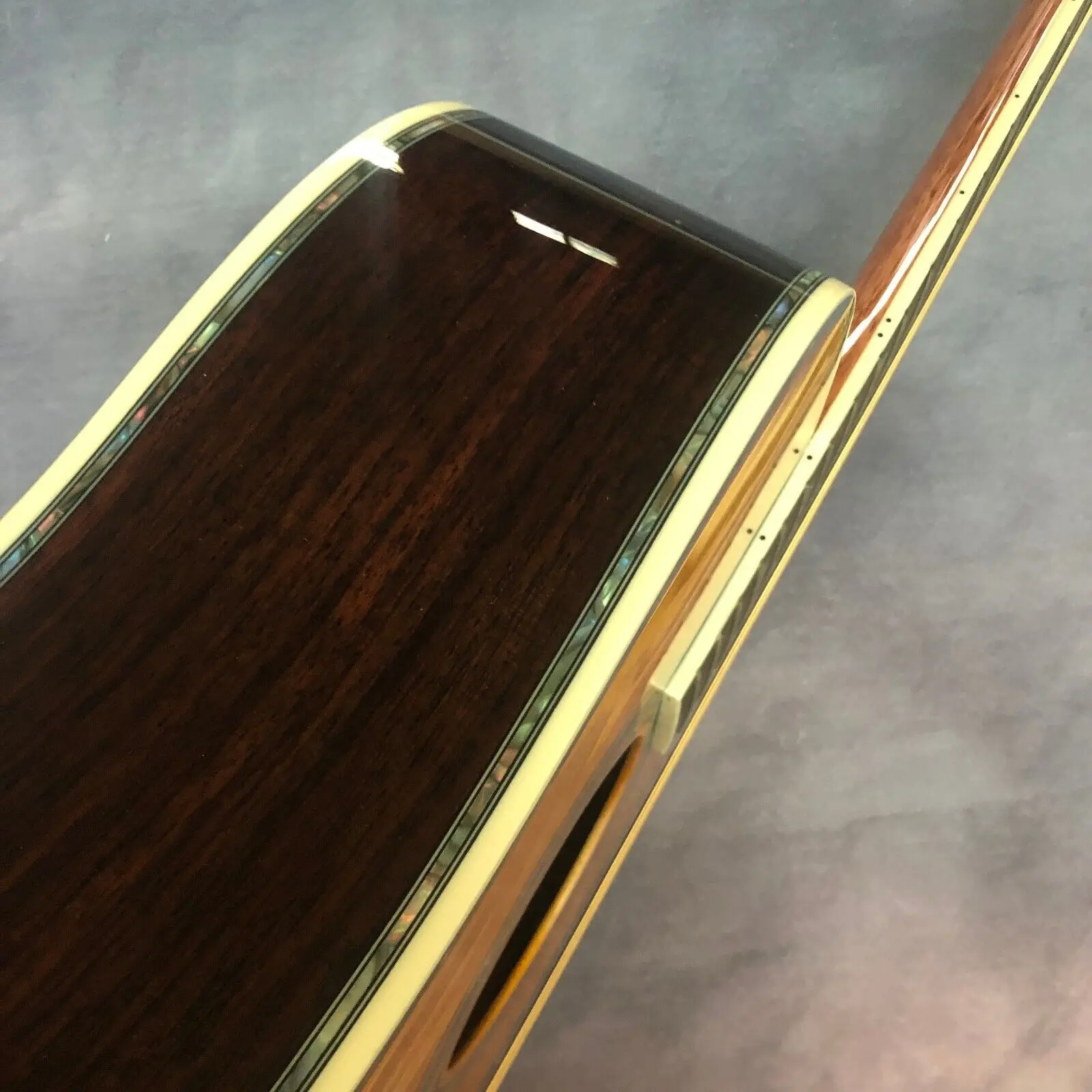 Желтая акустическая гитара серии D45 с полированной поверхностью из массива