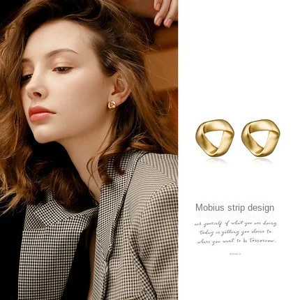 

Simple fashion irregular flowing gold matte twisted triangular Earrings feminine ins cool Earrings