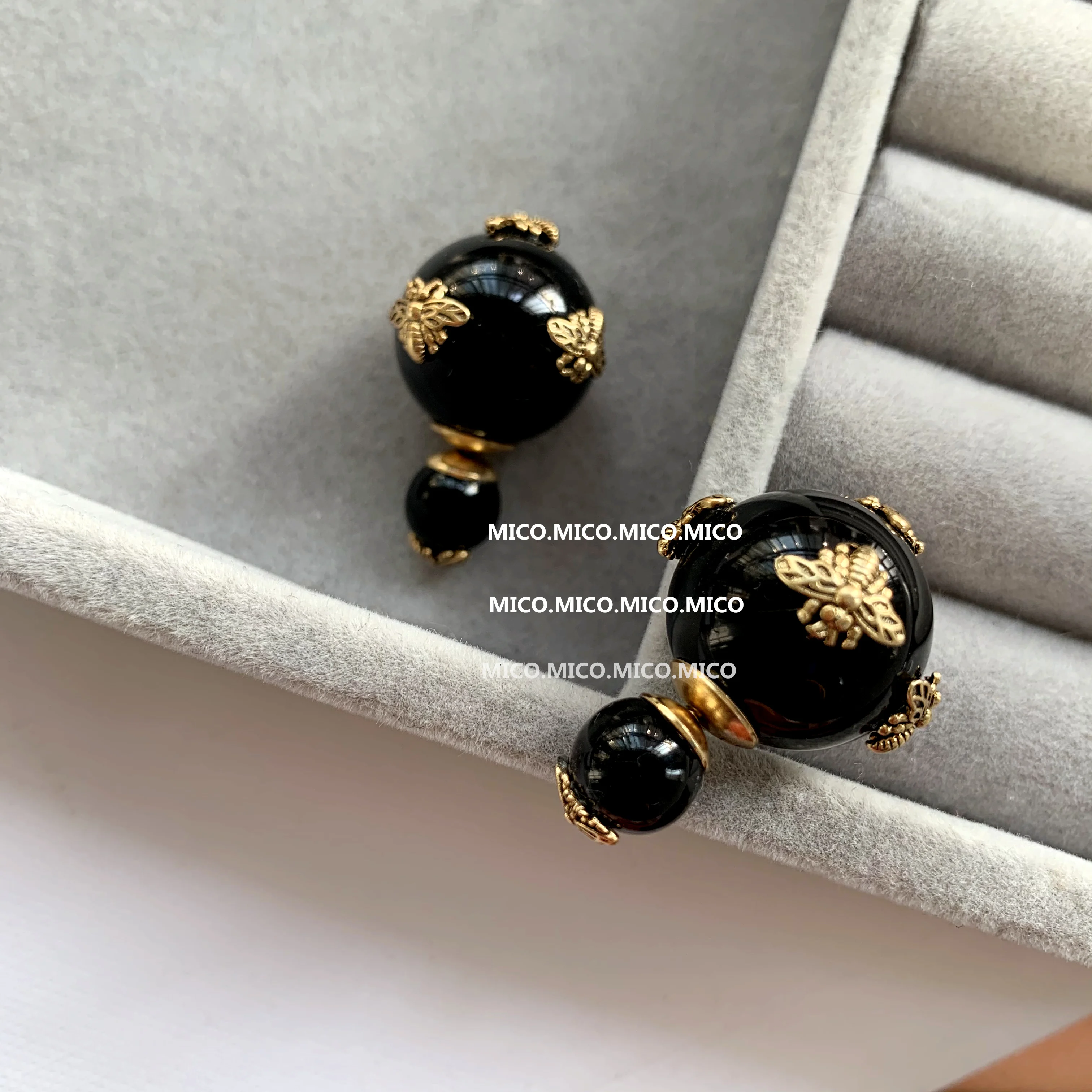 

Vintage insect bees wear bronzed earrings on the front and back of black