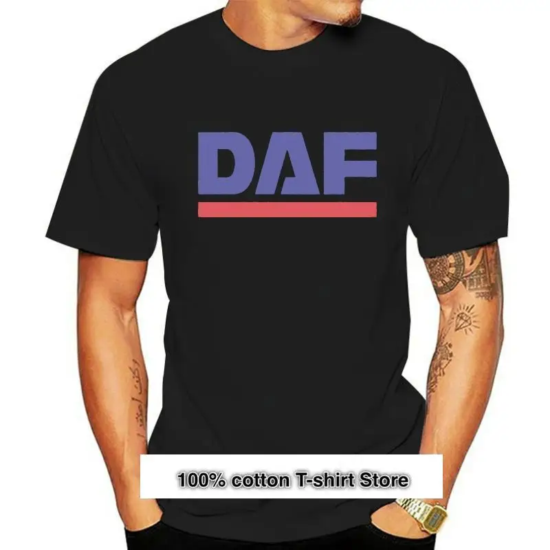 

Camiseta gris con Logo DAF, azul y rojo, hgv lf, caja de remolque, camión