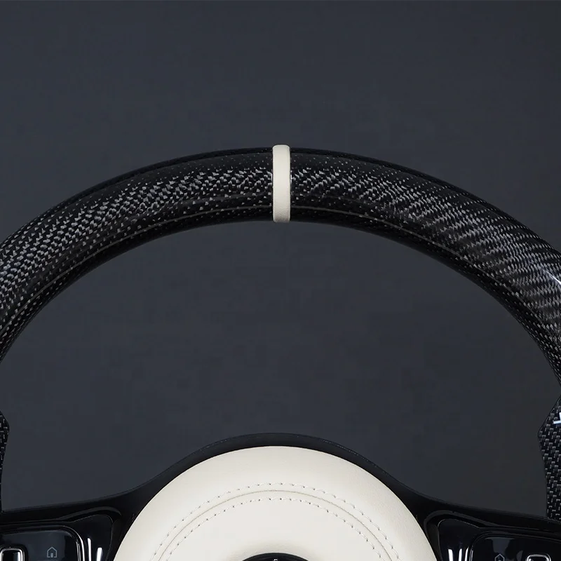 Новое модифицированное рулевое колесо AMG из углеродного волокна AECSG класса