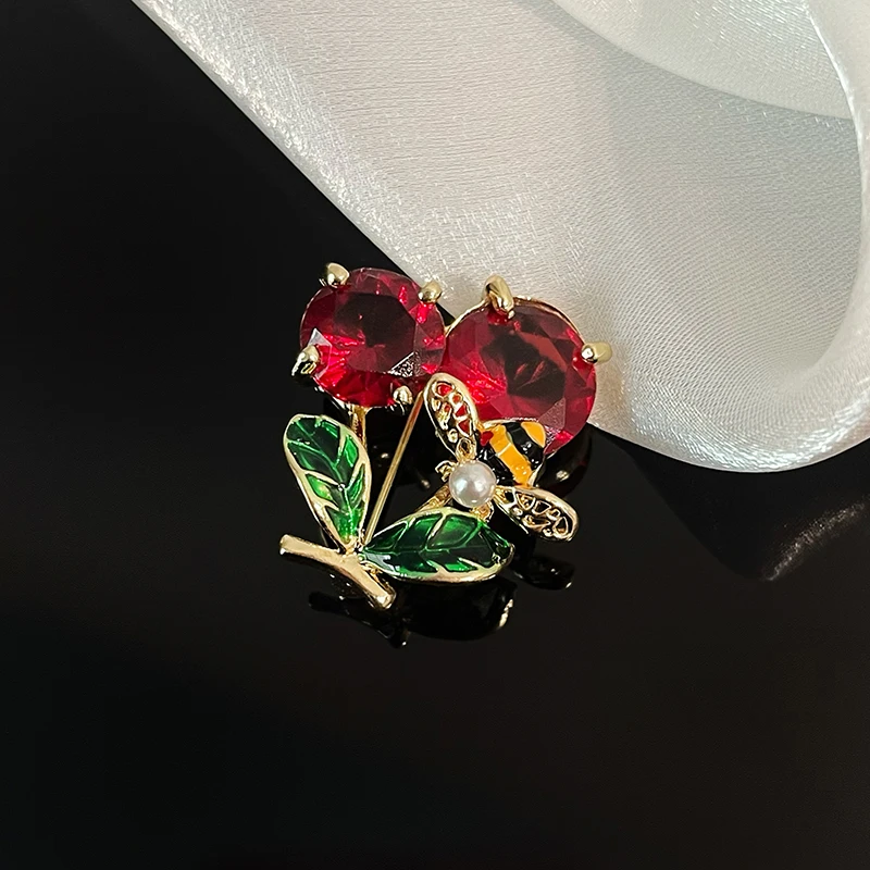 

Easya 2022 New Ladies Luxury Jewelry Clothing Accessories Crystal Red Cherry Brooch Bridesmaid Gifts Birthday Gifts for Girls