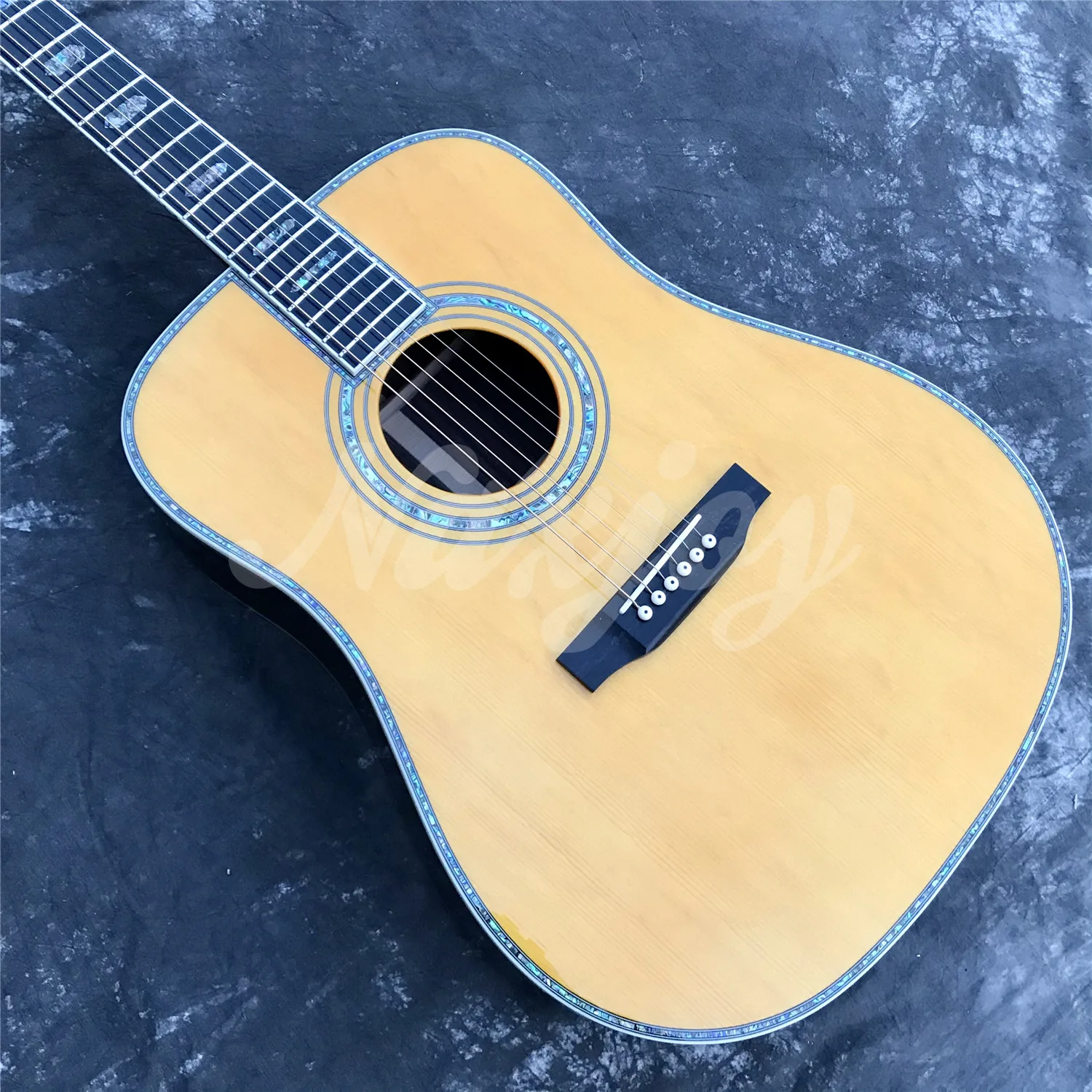 Акустическая гитара из цельного дерева на заказ гриф морского ушка черного 41