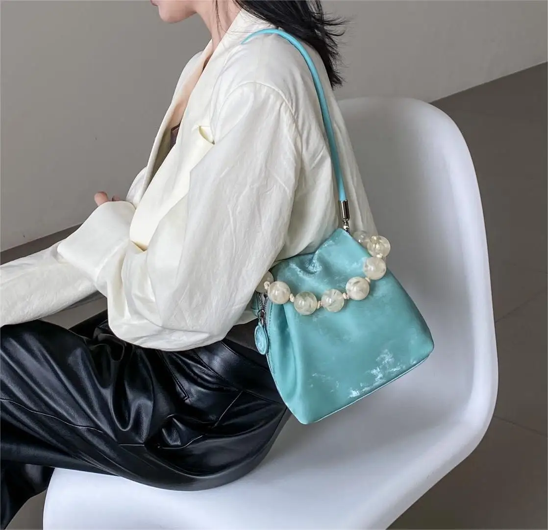 Женская сумка через плечо UKF с ракушкой и бусинами