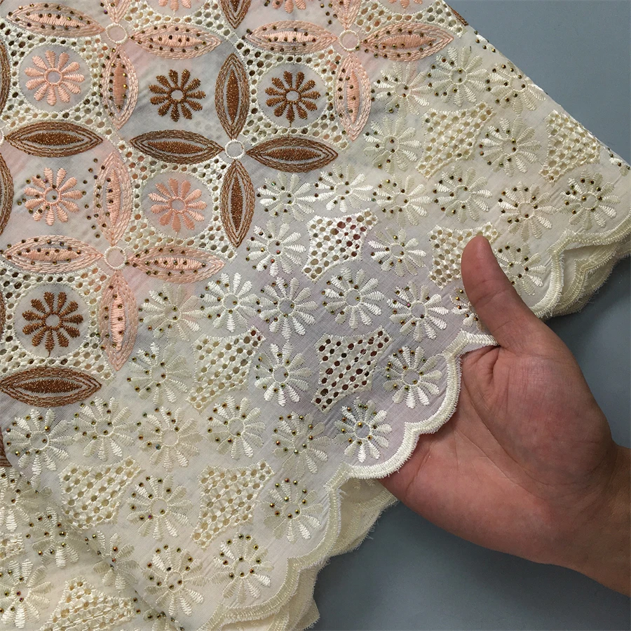 Швейцарское кружево с камнями 2.5 ярда