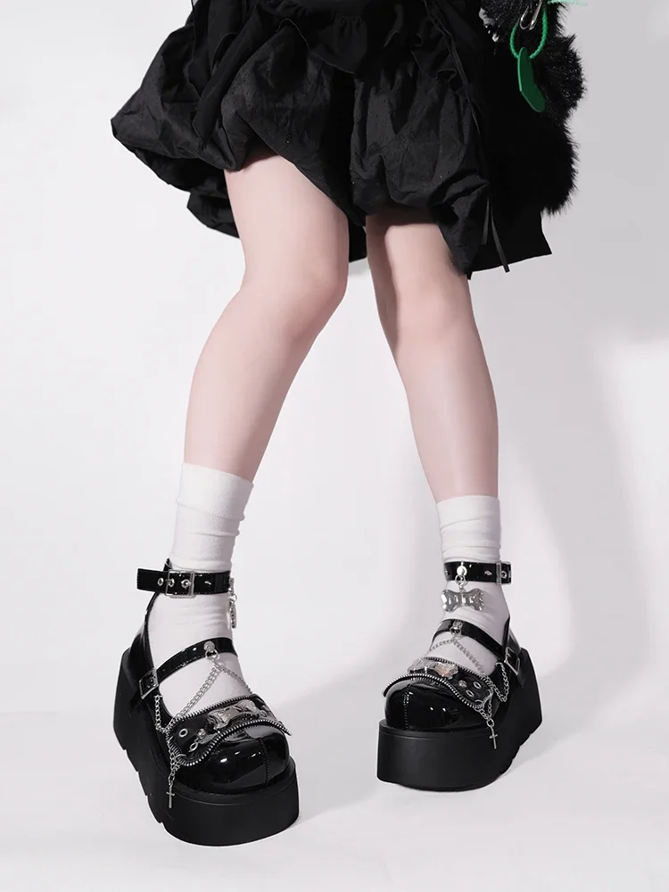 Модные туфли Y2K на платформе в стиле панк с металлическим украшением лидер продаж