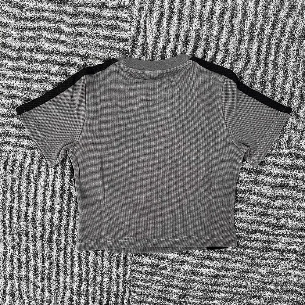 Женская однотонная футболка в готическом стиле