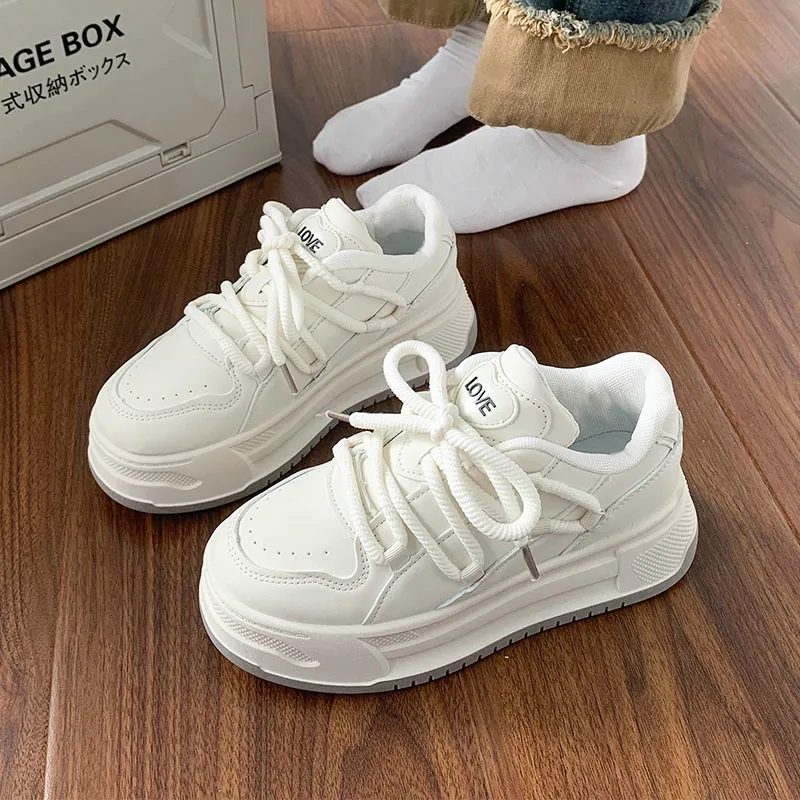 Кроссовки женские повседневные на платформе маленькие кроссовки белого цвета