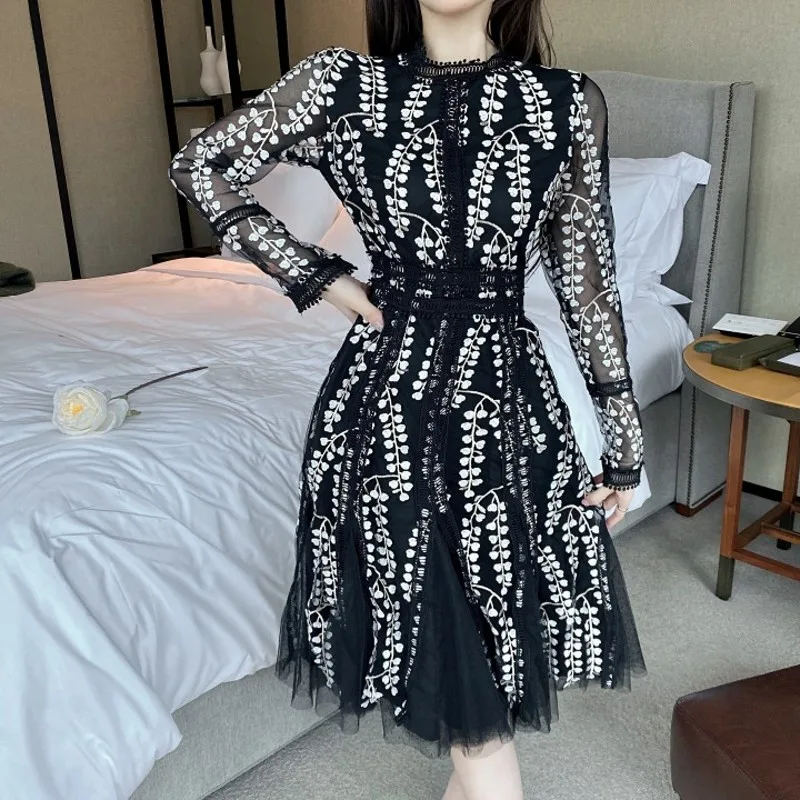 

Runway French Embroidery Lace Vintage Silm Luxury Dress Women Long-sleeve White Mesh Party Dresses Female Vestido