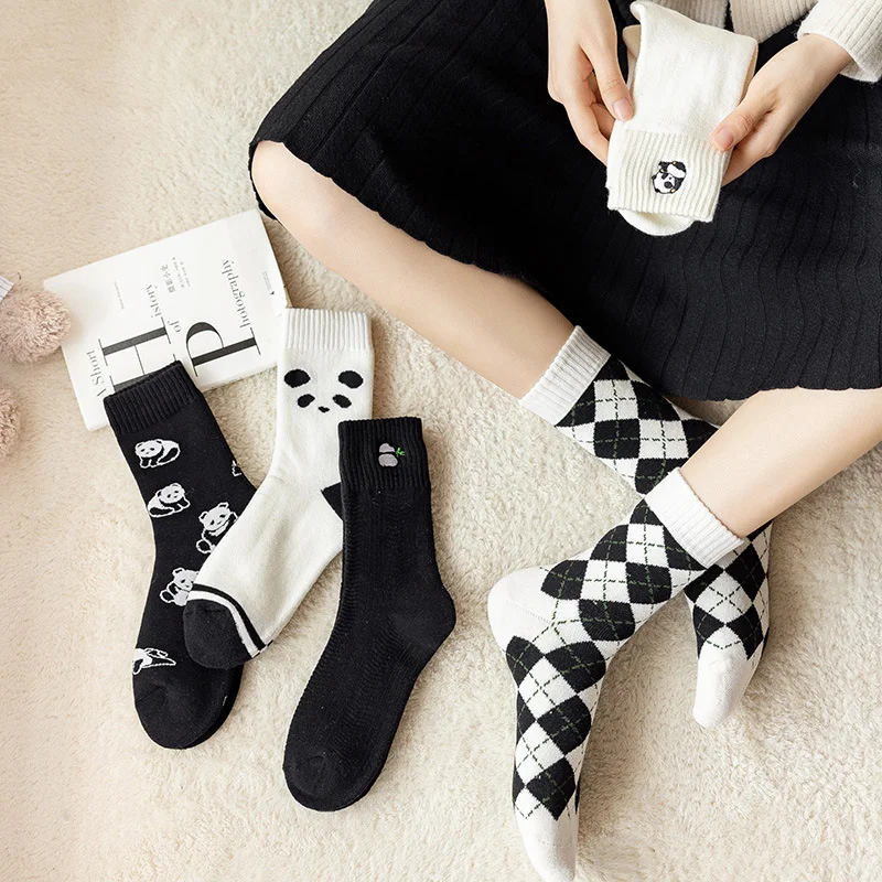 

Модные весенние забавные длинные носки с пандой, милые хлопковые белые сладости, женские осенние милые черные хлопковые носки в клетку с геометрическим рисунком