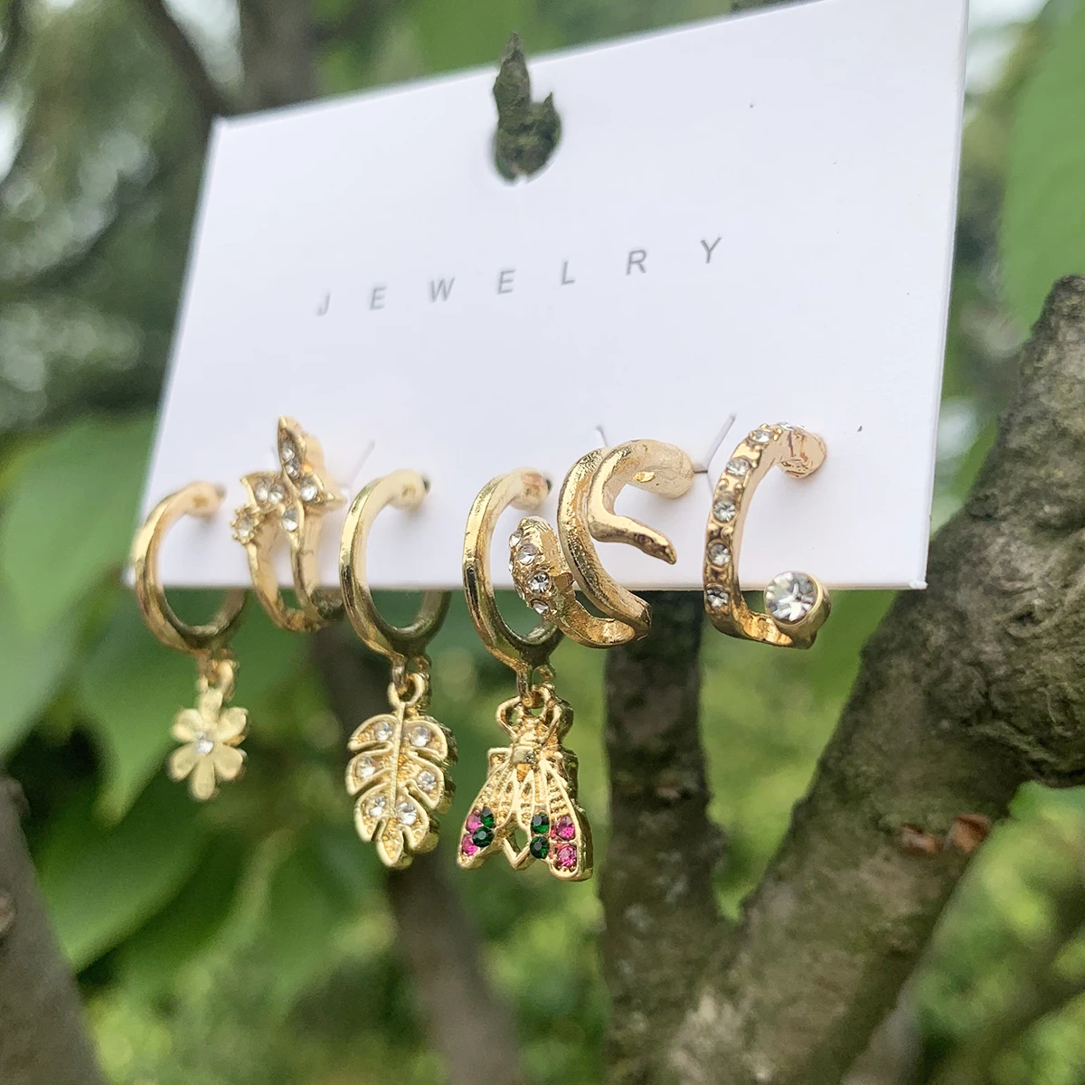 

Girlgo Alloy Earrings Set for Women Moon Star Earrings Ear Clip Shining Crystal Rhinestone Stud Earring Heart Key Earrings Set