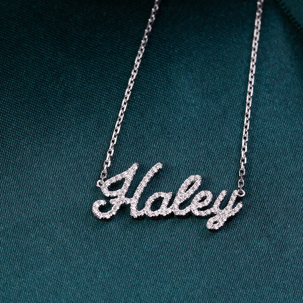 Рисунок 2 - Цепочка с кулоном из муассанита