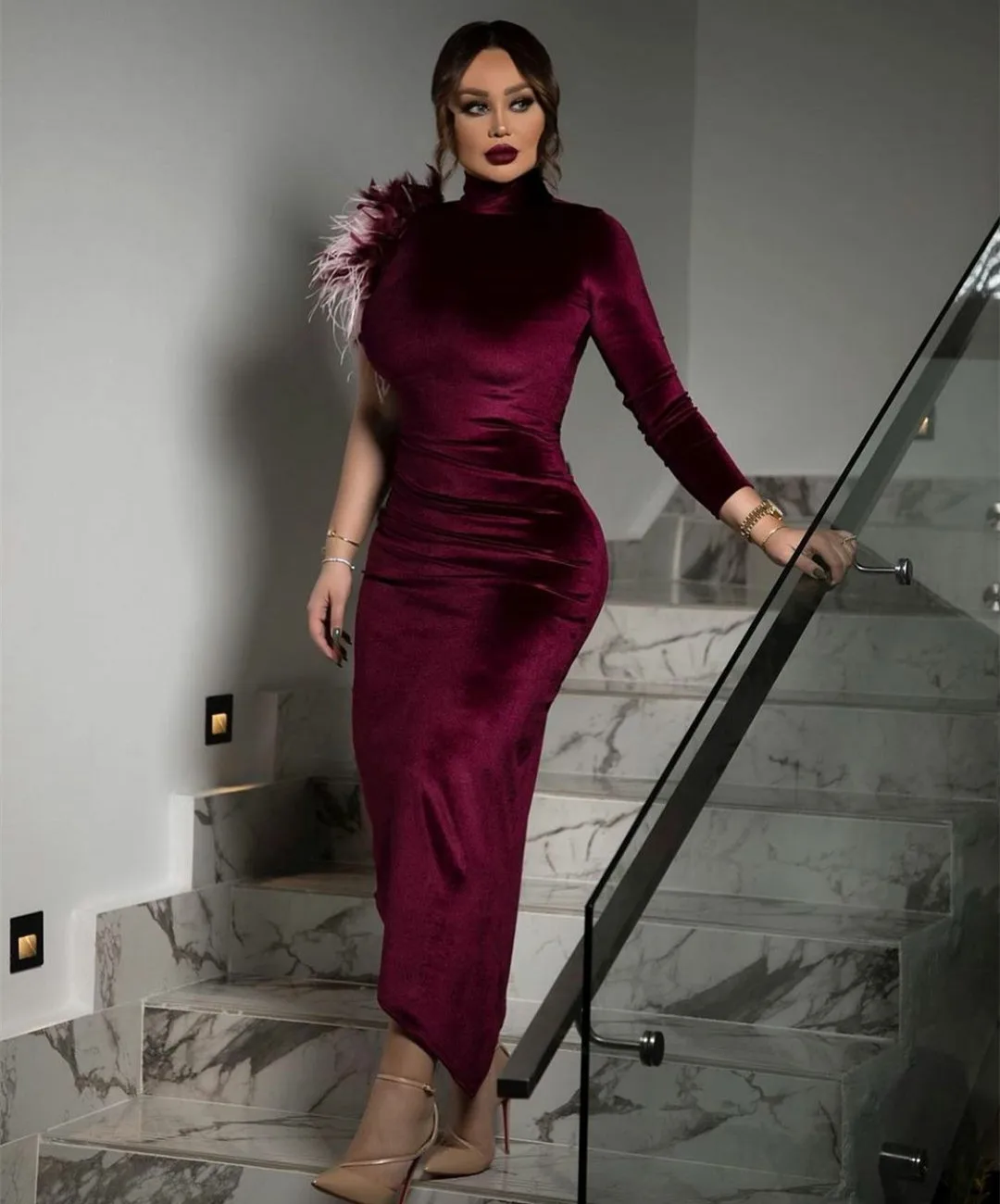 

Vintage Long Burgundy Evening Dresses With Feathers Mermaid Floor Length فساتين السهرة Robes de soirée Prom Dress for Women