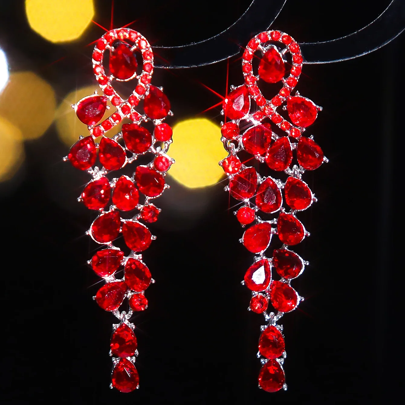 Преувеличенные индивидуальные серьги с кисточками искрящиеся стеклянные