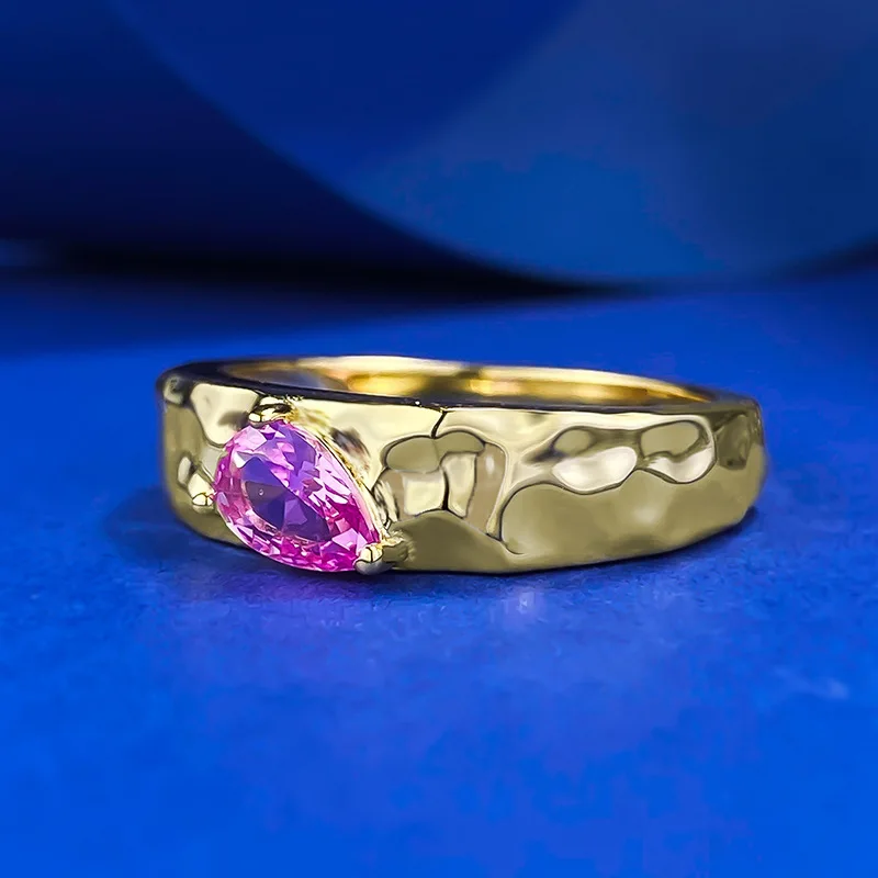 Кольцо-капелька из серебра 925 пробы с золотым покрытием 4 Х6 мм