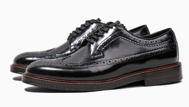 

Winter Fashion black Patent leather Casual Shoes brogue shoes Carved Men's Shoes Lace up Breathable Men Shoes