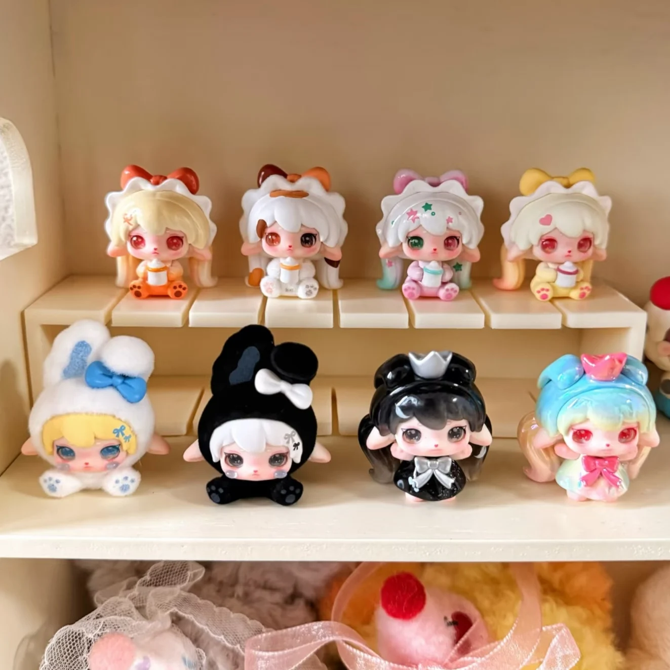 Фото Мини-фигурка кролика Ruby Blind Box: милая плюшевая игрушка-дизайнерская фигурка, украшение для рабочего стола, декор для дома и офиса, для взрослых коллекционеров №4