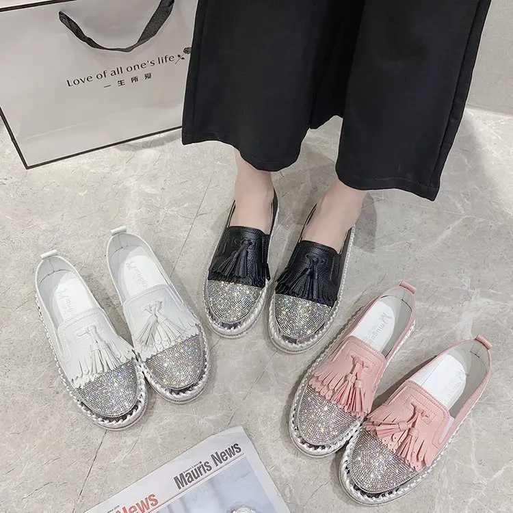 

2023 New Women's Flat Shoes Tassels Rhinestones Leisure Loafers Shallow Summer Silver Crystal Beach Shoes Platform Sneakers