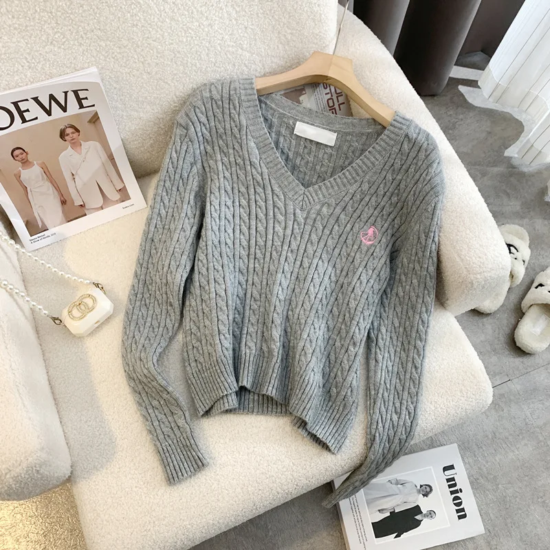 

Женский Осенний пуловер с V-образным вырезом и вышивкой