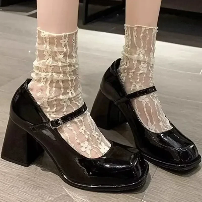 Туфли женские на высоком каблуке с ремешком и пряжкой