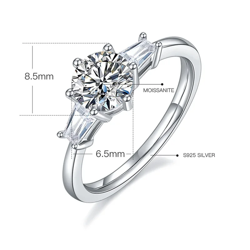 Кольцо из серебра 925 пробы с муассанитом и бриллиантами