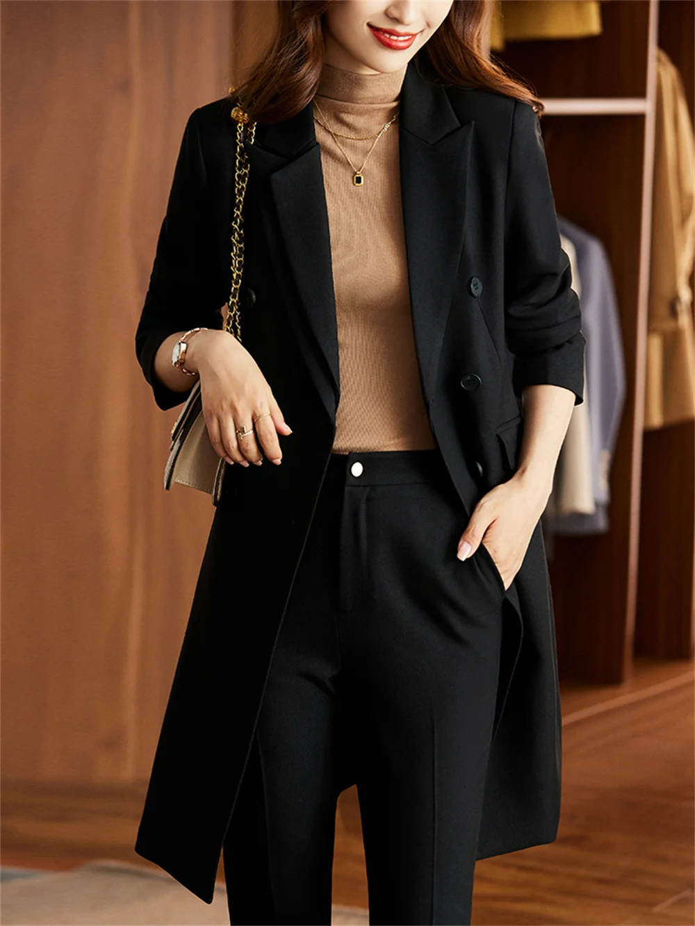 Рисунок 6 - Женский офисный брючный костюм